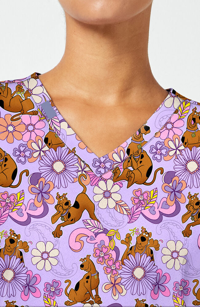 Make Stuff ’26 Springみきてぃプロデュースウェーブサロペット Women's Mystery Garden Scooby-Doo Print Scrub Top | Cherokee Uniforms
