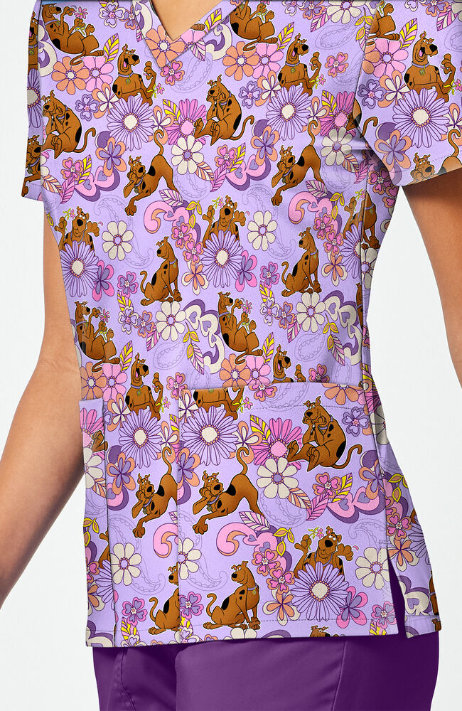 Make Stuff ’26 Springみきてぃプロデュースウェーブサロペット Women's Mystery Garden Scooby-Doo Print Scrub Top | Cherokee Uniforms