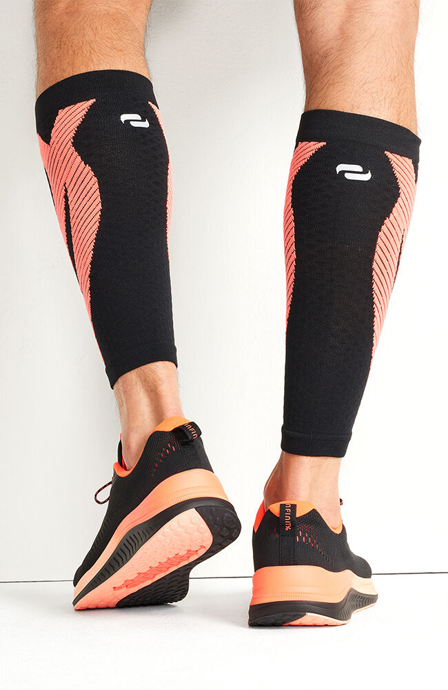 ::Black/Vivid Orange