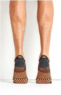 ::Black/Vivid Orange