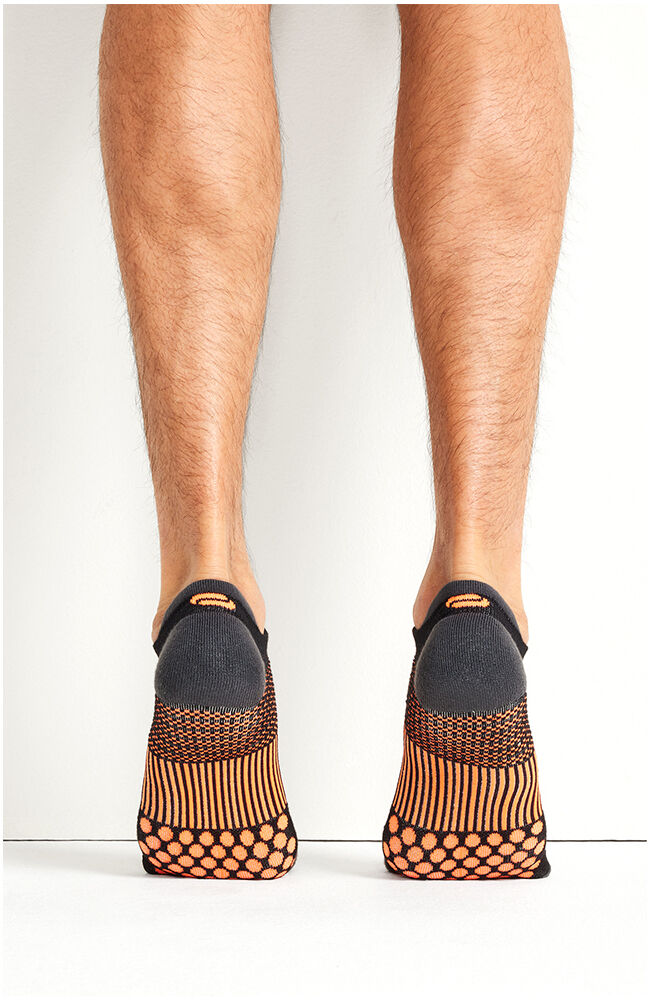 ::Black/Vivid Orange
